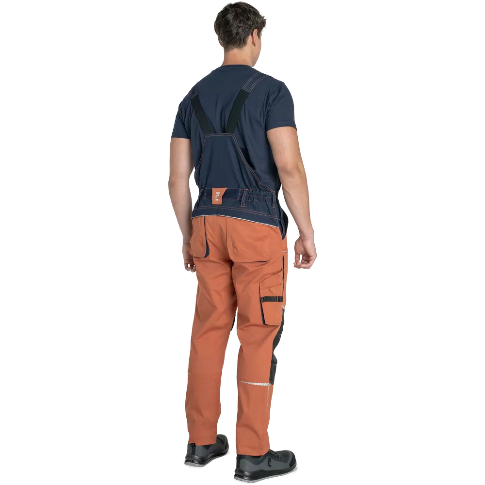 Pánské zahradníky ČERVA STIRLING STRETCH strečové pracovní kalhoty s laclem oranžové ze zadu
